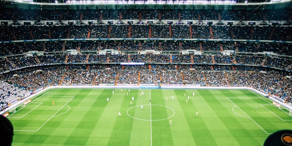 西班牙国家德比中球员庆祝进球的瞬间